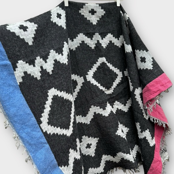 Wilfred 100% Wool Diamond Mosaic Blanket Scarf - Picture 2 of 6